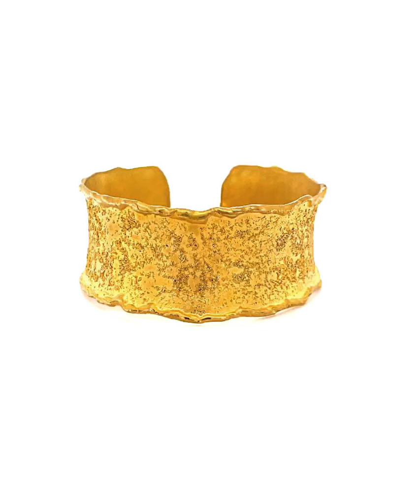 Armspange konkav mit geschmortem Rand & grob geschmorter Struktur aus 18 Karat Gelbgold