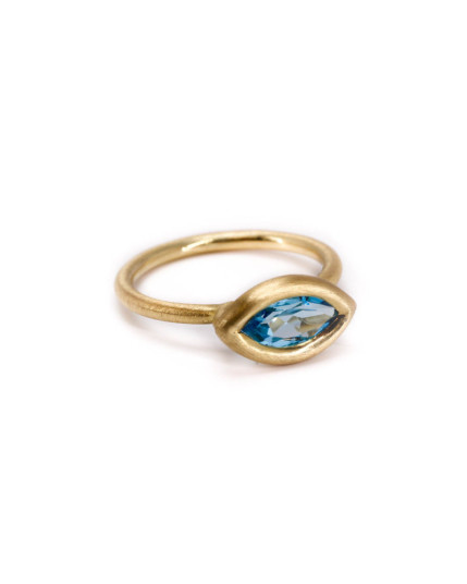 Ring mit blauem