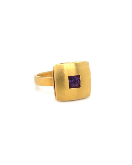 Ring mit Amethyst aus 18 Karat Gelbgold