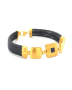Armschmuck mit Safir aus 18 Karat Gelbgold & Edelstahl black