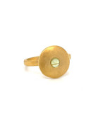 Ring mit grünem Turmalin aus 18 Karat Gelbgold