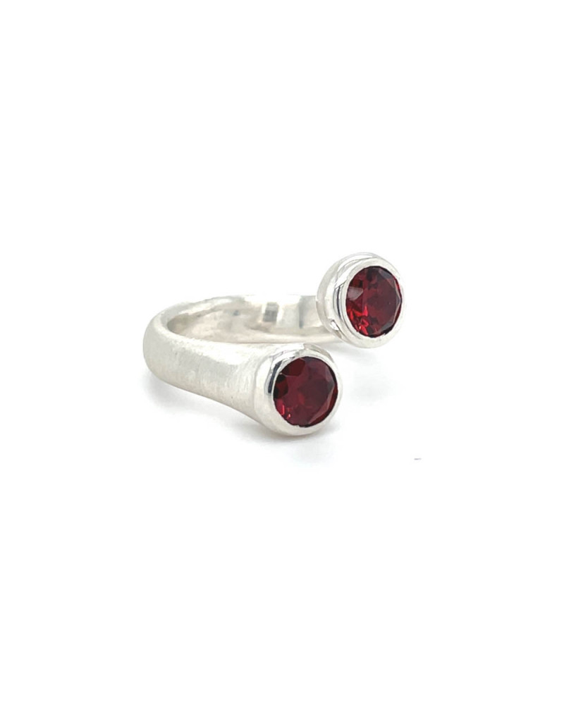 Ring mit Granat facettiert aus 925 Sterlingsilber