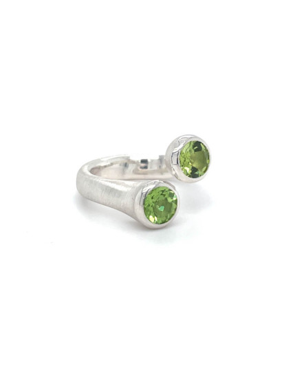 Ring mit Peridot facettiert aus 925 Sterlingsilber