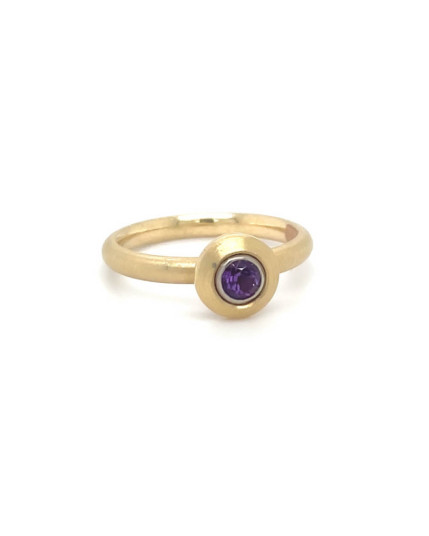 Ring mit facettiertem Amethyst aus 14 Karat Gelbgold