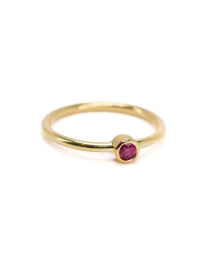 Ring mit Rubin aus 14 Karat Gelbgold
