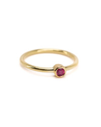 Ring mit Rubin aus 14 Karat Gelbgold