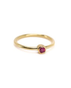 Ring mit Rubin aus 14 Karat Gelbgold